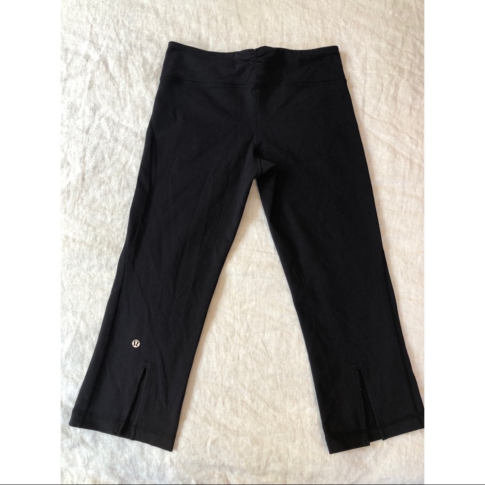 lululemon cropped yoga pants w/ backside details!